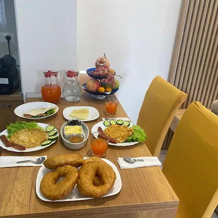 Nuhellari 2 Apartmán Zhaban
